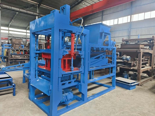 Halbautomatische Maschine zur Herstellung von Lehmziegeln mit 12000 Stück/8 Stunden Produktionskapazität