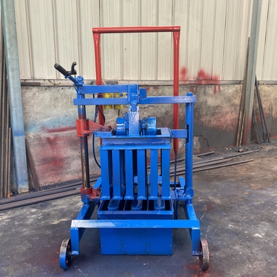Kleinmobiles Gebäude Paver Ziegelmacher Automatische Produktionskapazität 2500 Stück/8 Stunden