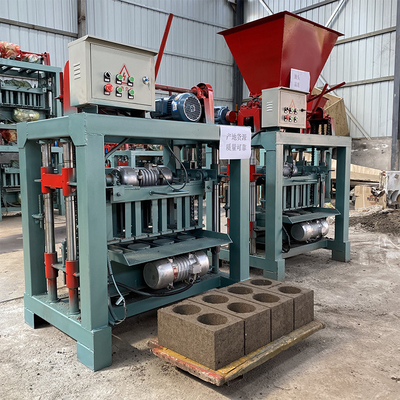 Maschine zur Herstellung von Backstein aus recyceltem Kunststoff mit 200*200*60 mm Backsteingröße und 75KN Vibration